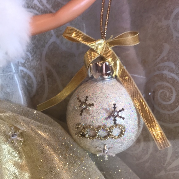 Celebration Barbie 2000 - Picture 3 of 7